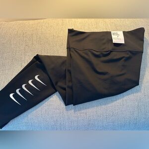 NWT! Women’s Nike Black 7/8 Leggings